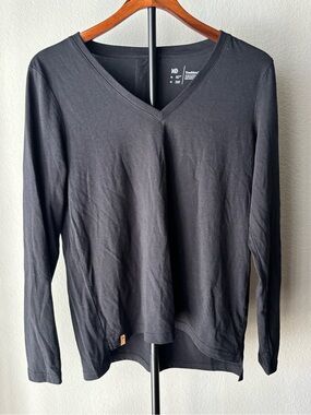 Women's Black V-Neck Long Sleeve Tee